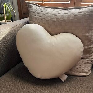 Gathre Heart Vegan Leather Pillow Blanc